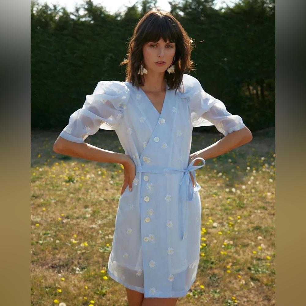 5/$30 Quanta Du Soleil Chic Light Blue Buttoned Wrap Dress